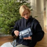 Ester Geislerová Instagram – Kabelka a elegantní věci denní potřeby v jednom, to jdou dárky od @montblanc. Překrásné tašky a pera a zápisníky. A s dlouholetou tradicí. Je radost obdarovat Aňu a @geislerka ví, že potřebuju novu kabelku a já vím, že tyhle velký tašky na cestování-to je její druhy jméno-Aňa Válká taška na cestování Geislerová. Má další jména-od malička- jsou, jak už teď všichni víte , Eťa Prďa Smrďa Geislerová No.:)
Tak dělejte radost.) 💙❣️📝🖋️✒️🖌️📧🎁

 #HeartWritten #InspireWriting #spoluprace  @montblanc