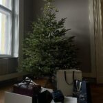 Ester Geislerová Instagram – Kabelka a elegantní věci denní potřeby v jednom, to jdou dárky od @montblanc. Překrásné tašky a pera a zápisníky. A s dlouholetou tradicí. Je radost obdarovat Aňu a @geislerka ví, že potřebuju novu kabelku a já vím, že tyhle velký tašky na cestování-to je její druhy jméno-Aňa Válká taška na cestování Geislerová. Má další jména-od malička- jsou, jak už teď všichni víte , Eťa Prďa Smrďa Geislerová No.:)
Tak dělejte radost.) 💙❣️📝🖋️✒️🖌️📧🎁

 #HeartWritten #InspireWriting #spoluprace  @montblanc