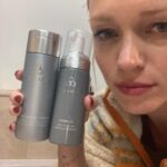 Ester Geislerová Instagram – Moje milovaná kosmetika @cosmedix_me dělá krásnou pleť !  Je na ní spolehnutí. Tuhle masku jsem si dala před focením na @finaleplzen a chodím jednou měsíčně k @halova.marketa a je to taková jistota! 
Děkuju za tyhle holčičí kratochvíle a těším se na další seanci….)❄️🕊️🤍 #neplacenaspoluprace #cosmedixme #cosmedixskincare Strasnice, Hlavní Město Praha, Czech Republic