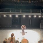 Ester Geislerová Instagram – Min Tanaka & @divadloarcha
To byl doják! Jak rozhovor s ním o tátovi, který mu překládal, slova Ondřeje Hraba na rozloučenou, CELÝ TANEC a závěrečný taneček… a Bok a všechny Bokovky a japanologové a lidi okolo..
Ať žije umění! 🧧
🫂✨#mintanaka Divadlo Archa