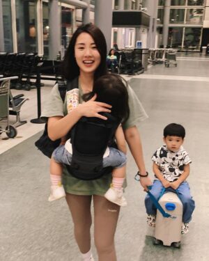 Esther Yang Instagram - 有時候會有很多感觸想法
值得紀錄
更多時候是被緊湊的日常淹沒
得以喘息後 
只剩還活著的慶幸
擠不出一點東西

#已長出三頭六臂
#seeyouintaipei