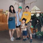 Esther Yang Instagram - 地球是圓的 妳的白天是別人的黑夜 這是一個世界 好好地擁抱幸福 也要知道彼端有人正為戰爭所苦 今日最棒的禮物就是清淨的空氣 山景一覽無遺 #生日聚不停 #hbdtome