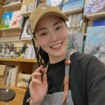 Esther Yang Instagram - 畫畫實在是太太太考驗本人耐心了 一度衝出去買零食散心 療癒力0 焦躁感87 哈哈哈哈哈 還好有美膩老師手把手帶著我 畫出夢想中的薰衣草田 謝謝阿恬的相揪 讓暴走媽氣質一個下午😂 #阿存印象派 #hbdtome 艾瑪畫室 Amma Painting Art Studio