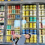 Esther Yang Instagram - Blue Bell ice cream, 自詡全美最好吃的冰淇淋，說是要全部做來給自己人吃，剩的才賣給附近城鎮，如今全美只有23州在賣～ 😆 來參觀工廠，1球一美元，4球才130台幣，超划算！ #夏天全都放開來吃了