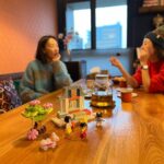 Esther Yang Instagram - 年假，安全下莊。😮‍💨