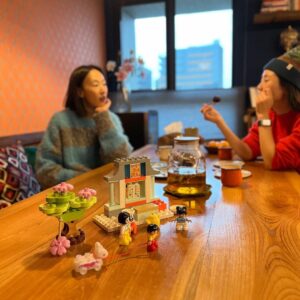 Esther Yang Instagram - 年假，安全下莊。😮‍💨