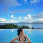 Esther Yang Instagram - 拋夫棄子和姐妹來沖繩旅行 即便有容貌焦慮 即便捨不得腦公孩紙 這趟抽離之旅怎麼樣都要賞給自己 #有放假的媽媽最可愛 #咪那桑中秋節快樂 #妳快樂全家都快樂