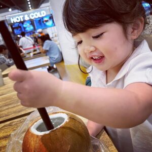 Esther Yang Instagram - 親愛的小批吶🥜
我的魔幻小仙子🧚
媽媽好愛妳啊～～～～🤩

小姑娘怎麼一溜煙變兩歲的呢？

每天把爸爸臉上的眼鏡抓掉 咯咯笑
也會安慰哭哭的哥哥說：好了好了～
心情好就撩媽媽說：我愛妳！xN 

各種淘氣 迷人 可愛
兩個沽溜估溜的眼睛 
媽媽永遠猜不透

願神的真理從小深深地扎根在妳心裡 
使妳靈柔軟地伏於聖靈
長出不被世界撼動的堅韌 
一輩子討神喜悅

兩歲生日快樂 小寶貝！

#兩歲像三歲
#吃貨的打開方式
#就是吃