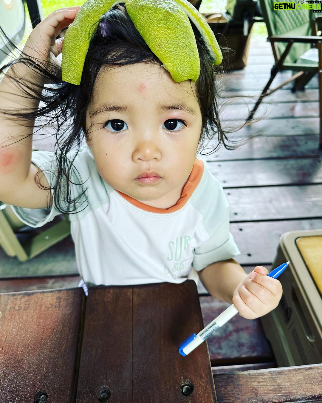 Esther Yang - 1.6K Likes - 令人身心𣈱快的友情👫👭👬
a. 永遠open mind open heart
b. 當你說話時,聆聽。
c. 當你需要指正時,誠實給予。
d. 當你給出建議時,坦然接受。
最重要的是,
永無止盡的幽默感令人歡樂無比。
啊!差不多像極了愛情❤️❤️❤️