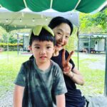 Esther Yang Instagram - 令人身心𣈱快的友情👫👭👬 a. 永遠open mind open heart b. 當你說話時，聆聽。 c. 當你需要指正時，誠實給予。 d. 當你給出建議時，坦然接受。 最重要的是， 永無止盡的幽默感令人歡樂無比。 啊！差不多像極了愛情❤️❤️❤️ 那山那谷