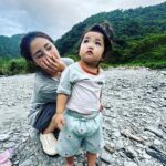 Esther Yang Instagram - 令人身心𣈱快的友情👫👭👬 a. 永遠open mind open heart b. 當你說話時，聆聽。 c. 當你需要指正時，誠實給予。 d. 當你給出建議時，坦然接受。 最重要的是， 永無止盡的幽默感令人歡樂無比。 啊！差不多像極了愛情❤️❤️❤️ 那山那谷
