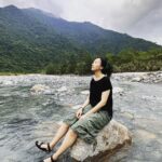 Esther Yang Instagram - 令人身心𣈱快的友情👫👭👬 a. 永遠open mind open heart b. 當你說話時，聆聽。 c. 當你需要指正時，誠實給予。 d. 當你給出建議時，坦然接受。 最重要的是， 永無止盡的幽默感令人歡樂無比。 啊！差不多像極了愛情❤️❤️❤️ 那山那谷