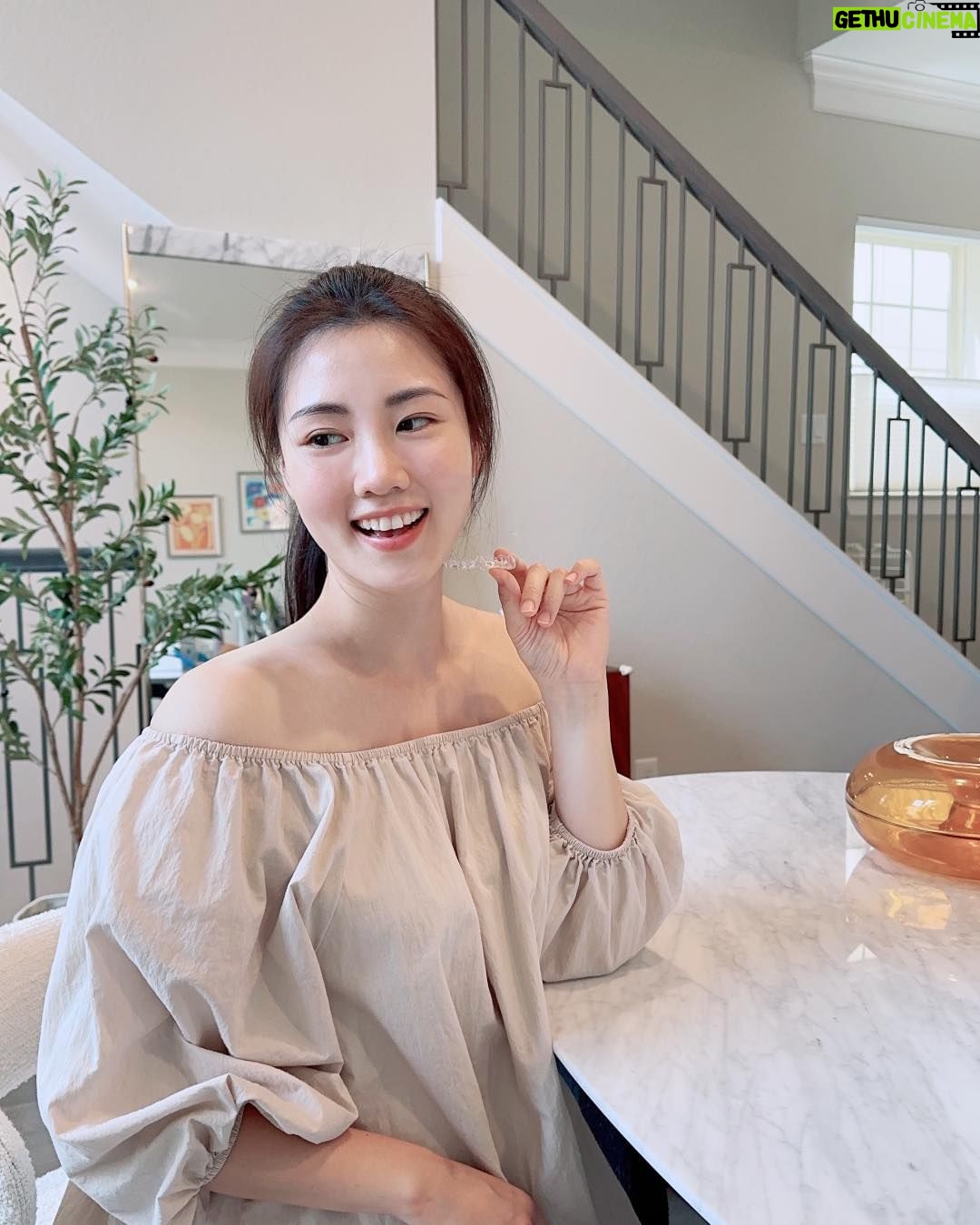 Esther Yang - 2.5K Likes - 我的牙齒天生長得蠻整齊的~
從小一件令我很得意的事就是:我不用戴牙套!
怎知年過30,生了兩個孩子,
某天認真照個鏡子,
才發現牙齒竟然『歪』起來了!
登愣!!!我也有這天!!
於是終究還是踏上了牙齒矯正的旅程.....
隱形牙套在台灣發展的已經很成熟了,
我會選擇Zenyum主要還是因為他們的商業模式非常吸引人,
不僅牙套美觀,還是市面上唯一能做到均一收費的牙套品牌,
完全是切中現代人人醫美,笑容也要完美的追求,
價格合理,輕矯正7萬2、全口矯正12萬,
信用卡或無卡3/6/12期分期沒問題。
對忙到不行的媽媽來說,
有免費的線上初步評估,
開始療程後可以使用App自己在家裡追蹤進度,
什麼時候拿下來、什麼時候戴上,都有App幫你記錄,
不用不斷回診,卻可以掌握每個矯正的進程,
真的超~~~~方便!!
Zenyum配合的醫師每個都有經國家考核認證,
會親自為每個患者製作專屬的治療計劃,
我個人就非常喜歡我配合的醫師,
人美又專業,
根據我的訴求最終定了30副牙套給我,極致完美!🤣
最重要的是,這一整個過程都有3D牙齒模擬影片,
每套轉變的細節,週週在你眼前呈現~~
像我時不時就會開App看一下自己牙齒細微的改變,
就又有動力戴下去啦!!💪🏻
其實Zenyum在3年前剛進台灣的時候,
愛美的暖爸就去做了,
完美的笑容雖然也是可以等,但是早戴就早享受啊!
要整就趕緊的,
別等到別人整完美美笑容後才說「當時應該早點戴的啊...」~
現在使用“專屬連結”填寫免費評估,可獲得隱形牙套療程折扣!
ZenyumClear 輕矯正定價7萬2,折7,000元
ZenyumPlus 全口矯正定價12萬,折17,000元
專屬連結:https://bit.ly/3NamoWm
@zenyum.tw
#ZenyumTW #Zenyum #SmileMore #綻雅台灣