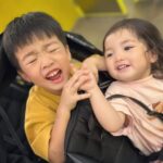 Esther Yang Instagram - 為大家示範一下華麗的推車轉身 . 德州的太陽真的會灼人 那天忘記擦防曬 當晚鼻頭脫皮 . 每週一次的冰淇淋 幫助母親退火 孩紙開心 . 暑假漫漫 轉眼中暑之旅已過一半 努力朝（婚姻70+育兒30 ）邁進 . 大家暑假都在幹嘛？ 別光帶孩子忘了與另一半的愛情啊～ #讀了聖經的教養智慧有感
