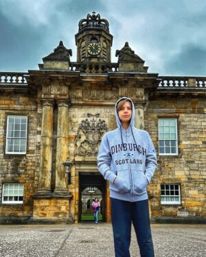 Ethan Thomas Jung Instagram - So much to see at the Holyrood Palace. Headed to the highlands next… 🏴󠁧󠁢󠁳󠁣󠁴󠁿 

#edinburgh #scotland #europe #travel #holiday #vacation #abroad #hoodie