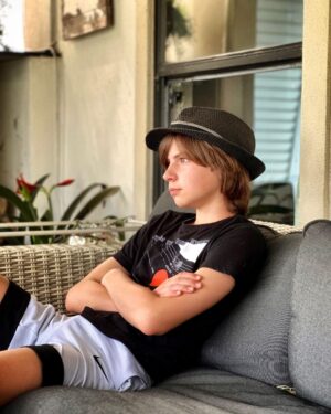 Ethan Thomas Jung Instagram - Just taking it easy today #weekend #relax

 #hat #fedora #nike #takeiteasy #chill #vibes