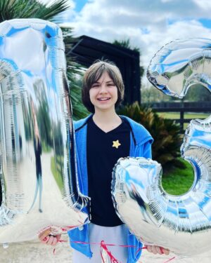 Ethan Thomas Jung Instagram - Enjoying my birthday weekend! #itsmybirthday #hbd #birthday #happybirthday #balloons #13 #teen #teenager #bestoftheday #positivevibes #happy #smile
