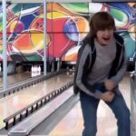 Ethan Thomas Jung Instagram - Strike and VR. Good way to spend a rainy day. 🌧️ 🎳 #bowling #strike #vr #oculos #videogames #gamer #familyfun
