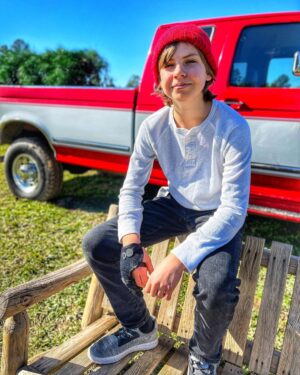 Ethan Thomas Jung Instagram - Happy hump day 🐪 

 #humpday #halfwaythere #bluesky #oldtruck #vintage #outdoors #red #beanie