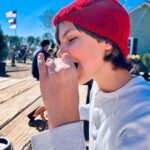 Ethan Thomas Jung Instagram - Christmas tree farm 2022. Had hot chocolate and cookies while we waiting for the tree to be wrapped up. Hotsie and Tallulah enjoyed saying hi to everyone 👋#blueskies #christmas #christmastree #family #bulldog #corgi #dogs #family #outdoors #aboyandhisdog #real #farm