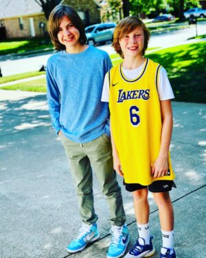 Ethan Thomas Jung Instagram - Met up with my @summer.reign.film cast mate, @itslandonjohnson for a fun afternoon ☀️ 

 
#instagood #photooftheday #followme #picoftheday #follow #me #instadaily #instalike #igers #life #amazing #instamood #bestoftheday #model #Actorsofinstagram #actor #acting #childactor #teenactor #younghollywood #aefh #kittalent #casting #friends #cast #castmates #setfriends