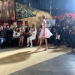 Fabienne Carat Instagram - #fashionweek un défilé haut en couleur 🖤❤️💛🤍 accompagnée de @carole_carat et retrouvailles… #robedesoiree #milleetunenuit #amitiés #rechercheappartementoumaison #simoncoleman #plusbellelavie #sectionderecherches #tendence #fashion #christopheguillarme #dress Dressed by @christopheguillarme @purepeople @bestimage_agency Le balajo