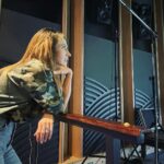 Fabienne Carat Instagram - Post-Synchro 🎙️🎬 @tf1 c’est la rentrée aussi pour les grands ;)) comment s’est passé la votre ? @juliechen.aa Creative Sound - Paris