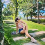 Fabienne Carat Instagram - Prendre le temps de s’émerveiller … de penser, de descendre au fond de soi pour retrouver son enfant intérieur et faire qu’il soit fier de nous … Avez-vous réaliser vos rêves d’enfants ? L’enfant que vous étiez, serait-il fier de ce que vous êtes aujourd’hui ? On a le droit de prendre le temps de se chercher, de se poser des questions pour mieux s’écouter. Parfois c’est plus long que pour d’autres mais c’est peut-être juste que vous êtes exceptionnel. Merci @carole_carat 📸 Paris, France