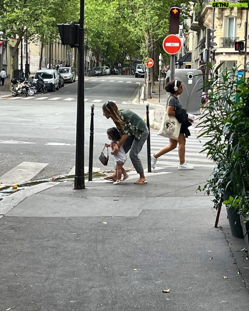 Fabienne Carat Instagram - #reallife #love #security Veiller sur son enfant à chaque seconde, l’aider à sauter les obstacles et lui apprendre à les contourner 💞 @carole_carat Paris, France