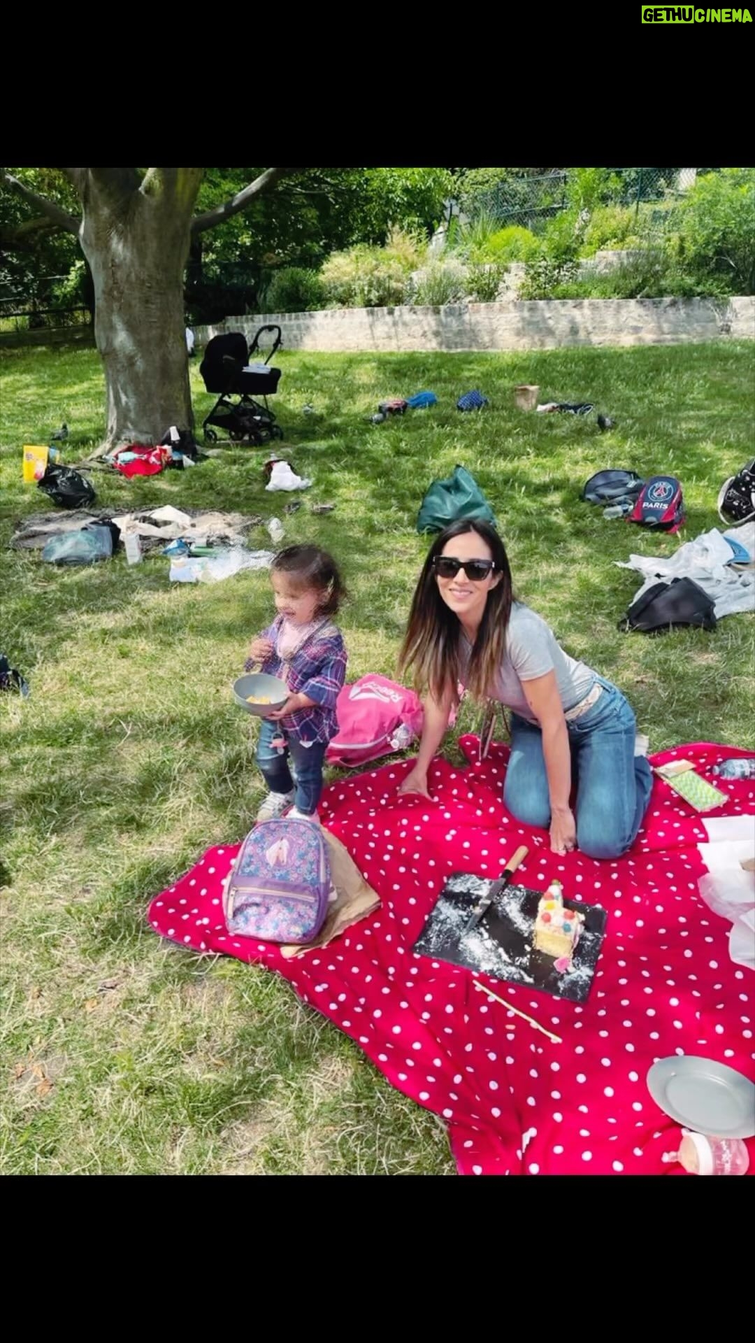 Fabienne Carat Instagram - 43 secondes 🎹 … parfois il faut attendre 43 secondes, 43 jours, 43 années pour trouver ce bonheur et se dire que l’on a envie de le garder un peu plus longtemps près de soi ❤️ Photo @carole_carat Parc Sainte-Périne