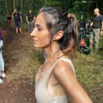 Fabienne Carat Instagram - Il y a des tournages d’aventures qui te font vivre des aventures physiques et aussi sillonner des chemins intérieurs… Merci à cette grande et belle équipe métropolitaine et réunionnaise pour leur accueil, gentillesse et professionnalisme bien sûr. Merci à tous les techniciens qui ont fait un travail de Warriors, aux régisseurs souriants et courageux, à mes partenaires @elisetielrooyoff @xavierdeluc @francksemoninofficiel @elodievarletofficiel @isabellevitari @sitrukolivier … et à ma productrice que j’aime tous d’amour. Merci à toute l’équipe de prod et au HMC magique qui nous ont soutenus indéfectiblement. Merci à tous ceux qui nous ont logés, à la cantine toujours au top et à tous ceux que l’on a croisé pour leurs sourires 🙏❤️ Et merci à @ans_brasil et @maquillagepermanentsamanthaj pour le lissage et les sourcils 🙏🙏 ça nous a tellement facilité la vie 💘👏 Ile De La Reunion