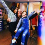 Fabienne Carat Instagram - Parce que tu aimais rire, parce qu’il y avait en toi cette éternelle jeunesse d’esprit. Parce que tu partageais aussi avec nous toute ton expérience de vie, d’homme et d’artiste. Parce que tu étais entier, sensible et fougueux. Parce que tu étais l’icône de notre série, le pilier et le papa de tous les acteurs. Parce que tu aimais tellement la vie. Parce que les épreuves, trop d’épreuves avilissent les cœurs trop purs, les esprits libres et les âmes bienveillantes. Parce que tu es étais un roc, parce que tu nous transmettais tes passions pour les mots, la poterie et l’authentique. Parce que tu étais un passionné, un amoureux, parce que je n’y crois pas, parce que je t’aime et que l’on t’aime au-delà 🙏 #michelcordes #romanelibert