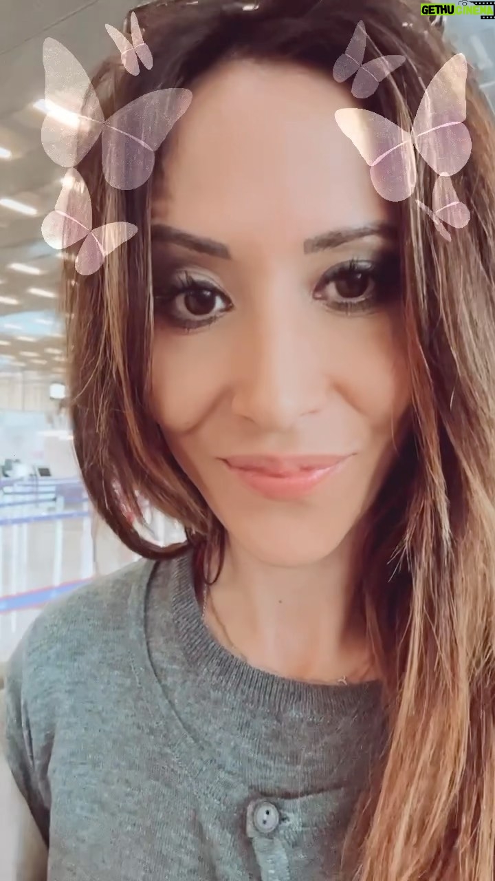 Fabienne Carat Instagram - Très belle semaine à tous 🦋