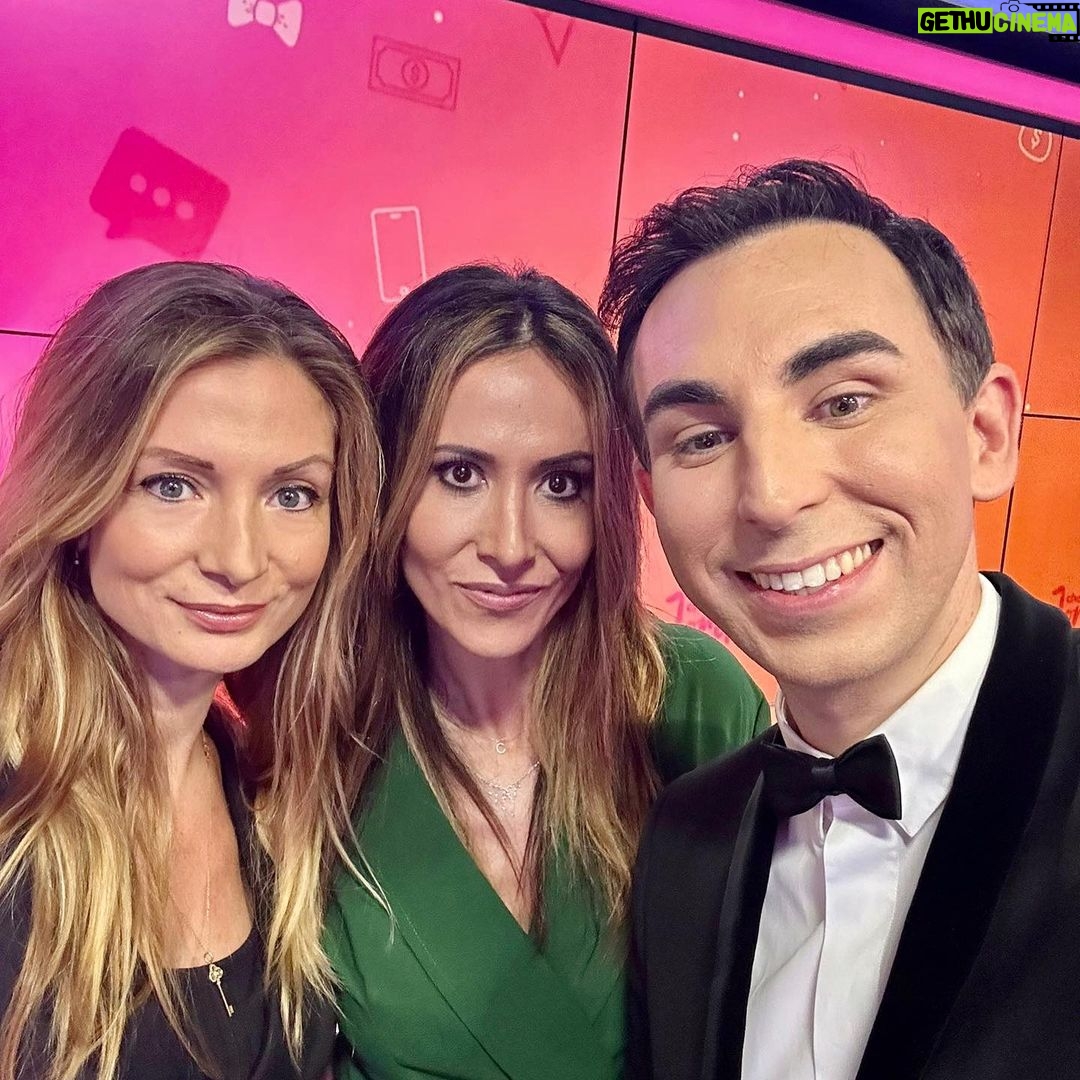 Fabienne Carat Instagram - Rdv ce lundi 18 septembre à 9h15 sur @c8lachaine avec @jordandeluxe @carole_carat #chezjordandeluxe CANAL+