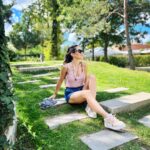 Fabienne Carat Instagram - Prendre le temps de s’émerveiller … de penser, de descendre au fond de soi pour retrouver son enfant intérieur et faire qu’il soit fier de nous … Avez-vous réaliser vos rêves d’enfants ? L’enfant que vous étiez, serait-il fier de ce que vous êtes aujourd’hui ? On a le droit de prendre le temps de se chercher, de se poser des questions pour mieux s’écouter. Parfois c’est plus long que pour d’autres mais c’est peut-être juste que vous êtes exceptionnel. Merci @carole_carat 📸 Paris, France