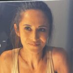 Fabienne Carat Instagram - Il y a des tournages d’aventures qui te font vivre des aventures physiques et aussi sillonner des chemins intérieurs… Merci à cette grande et belle équipe métropolitaine et réunionnaise pour leur accueil, gentillesse et professionnalisme bien sûr. Merci à tous les techniciens qui ont fait un travail de Warriors, aux régisseurs souriants et courageux, à mes partenaires @elisetielrooyoff @xavierdeluc @francksemoninofficiel @elodievarletofficiel @isabellevitari @sitrukolivier … et à ma productrice que j’aime tous d’amour. Merci à toute l’équipe de prod et au HMC magique qui nous ont soutenus indéfectiblement. Merci à tous ceux qui nous ont logés, à la cantine toujours au top et à tous ceux que l’on a croisé pour leurs sourires 🙏❤️ Et merci à @ans_brasil et @maquillagepermanentsamanthaj pour le lissage et les sourcils 🙏🙏 ça nous a tellement facilité la vie 💘👏 Ile De La Reunion