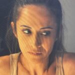 Fabienne Carat Instagram - Il y a des tournages d’aventures qui te font vivre des aventures physiques et aussi sillonner des chemins intérieurs… Merci à cette grande et belle équipe métropolitaine et réunionnaise pour leur accueil, gentillesse et professionnalisme bien sûr. Merci à tous les techniciens qui ont fait un travail de Warriors, aux régisseurs souriants et courageux, à mes partenaires @elisetielrooyoff @xavierdeluc @francksemoninofficiel @elodievarletofficiel @isabellevitari @sitrukolivier … et à ma productrice que j’aime tous d’amour. Merci à toute l’équipe de prod et au HMC magique qui nous ont soutenus indéfectiblement. Merci à tous ceux qui nous ont logés, à la cantine toujours au top et à tous ceux que l’on a croisé pour leurs sourires 🙏❤️ Et merci à @ans_brasil et @maquillagepermanentsamanthaj pour le lissage et les sourcils 🙏🙏 ça nous a tellement facilité la vie 💘👏 Ile De La Reunion