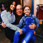 Fabienne Carat Instagram - Parce que tu aimais rire, parce qu’il y avait en toi cette éternelle jeunesse d’esprit. Parce que tu partageais aussi avec nous toute ton expérience de vie, d’homme et d’artiste. Parce que tu étais entier, sensible et fougueux. Parce que tu étais l’icône de notre série, le pilier et le papa de tous les acteurs. Parce que tu aimais tellement la vie. Parce que les épreuves, trop d’épreuves avilissent les cœurs trop purs, les esprits libres et les âmes bienveillantes. Parce que tu es étais un roc, parce que tu nous transmettais tes passions pour les mots, la poterie et l’authentique. Parce que tu étais un passionné, un amoureux, parce que je n’y crois pas, parce que je t’aime et que l’on t’aime au-delà 🙏 #michelcordes #romanelibert