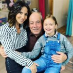 Fabienne Carat Instagram - Parce que tu aimais rire, parce qu’il y avait en toi cette éternelle jeunesse d’esprit. Parce que tu partageais aussi avec nous toute ton expérience de vie, d’homme et d’artiste. Parce que tu étais entier, sensible et fougueux. Parce que tu étais l’icône de notre série, le pilier et le papa de tous les acteurs. Parce que tu aimais tellement la vie. Parce que les épreuves, trop d’épreuves avilissent les cœurs trop purs, les esprits libres et les âmes bienveillantes. Parce que tu es étais un roc, parce que tu nous transmettais tes passions pour les mots, la poterie et l’authentique. Parce que tu étais un passionné, un amoureux, parce que je n’y crois pas, parce que je t’aime et que l’on t’aime au-delà 🙏 #michelcordes #romanelibert