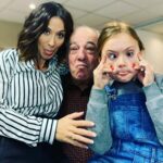 Fabienne Carat Instagram - Parce que tu aimais rire, parce qu’il y avait en toi cette éternelle jeunesse d’esprit. Parce que tu partageais aussi avec nous toute ton expérience de vie, d’homme et d’artiste. Parce que tu étais entier, sensible et fougueux. Parce que tu étais l’icône de notre série, le pilier et le papa de tous les acteurs. Parce que tu aimais tellement la vie. Parce que les épreuves, trop d’épreuves avilissent les cœurs trop purs, les esprits libres et les âmes bienveillantes. Parce que tu es étais un roc, parce que tu nous transmettais tes passions pour les mots, la poterie et l’authentique. Parce que tu étais un passionné, un amoureux, parce que je n’y crois pas, parce que je t’aime et que l’on t’aime au-delà 🙏 #michelcordes #romanelibert