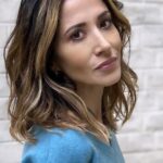 Fabienne Carat Instagram – Il y a des jours où des choses importantes se passent sans nous, mais pour nous … Il y a aussi des jours ou des projets se trament pour en voir bientôt le jour … Quoi qu’on fasse, les choses se font quand c’est la bonne heure, le bon moment. Il faut être patient, le cœur ouvert, l’armure prête et l’esprit libre, enjoué et plein de gratitude.
Merci @_leodeux 📸