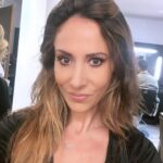 Fabienne Carat Instagram - 20 et 21 septembre ON STAGE !!! Bon je me coiffe et vous retrouve ce soir sur @tpmptv @c8lachaine avant demain soir en chair et en os au @le_kft pour la PREMIÈRE DE MON 2e SPECTACLE SEULE EN SCÈNE