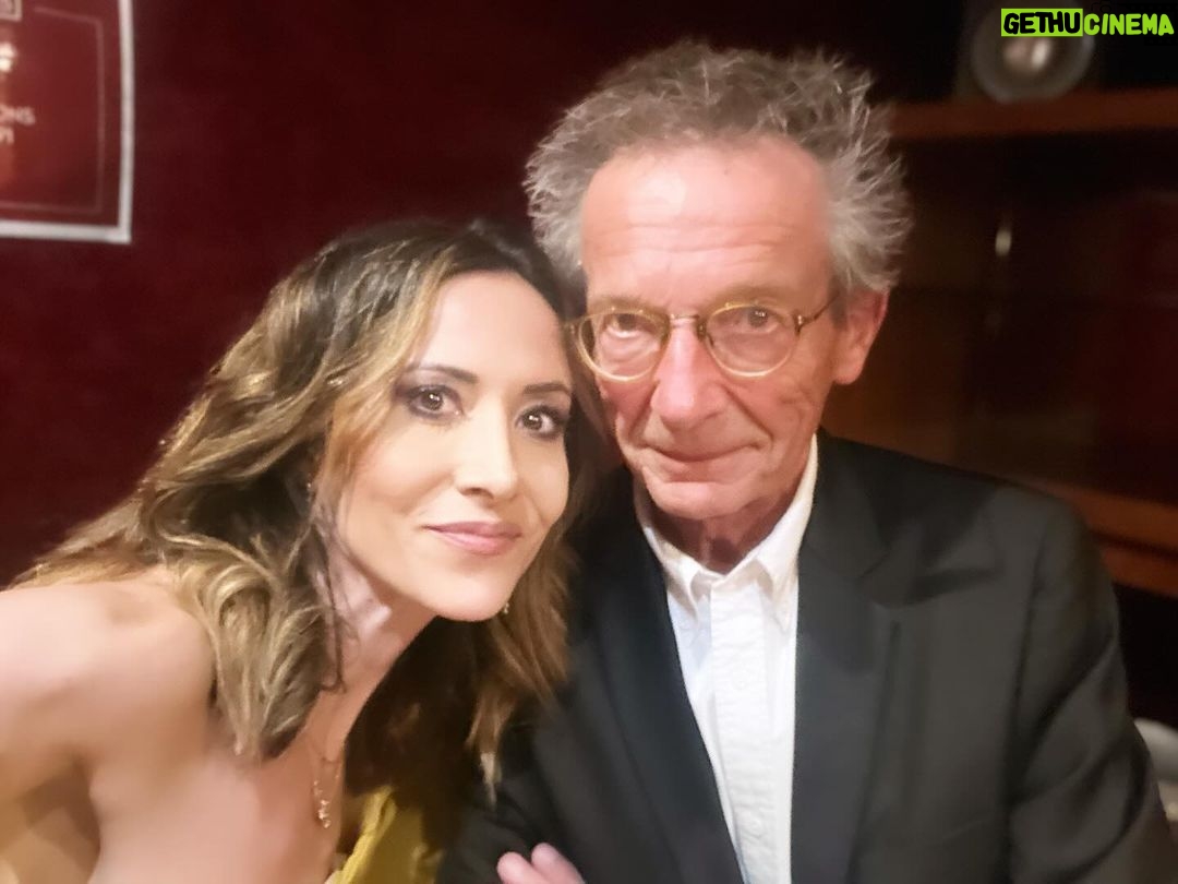 Fabienne Carat Instagram - Swipe à droite et rempli le cœur si tu aimes cette féerie🤩 Tonight à 21h10 sur @c8lachaine avec @patrice.leconte et @christelchollet #remisedeprix #artistes #magie @maximegueny @charlotte.bermond #findannee #joyeusesfetes #lesmandrakesdor @lesmandrakesdor Dressed by @christopheguillarme