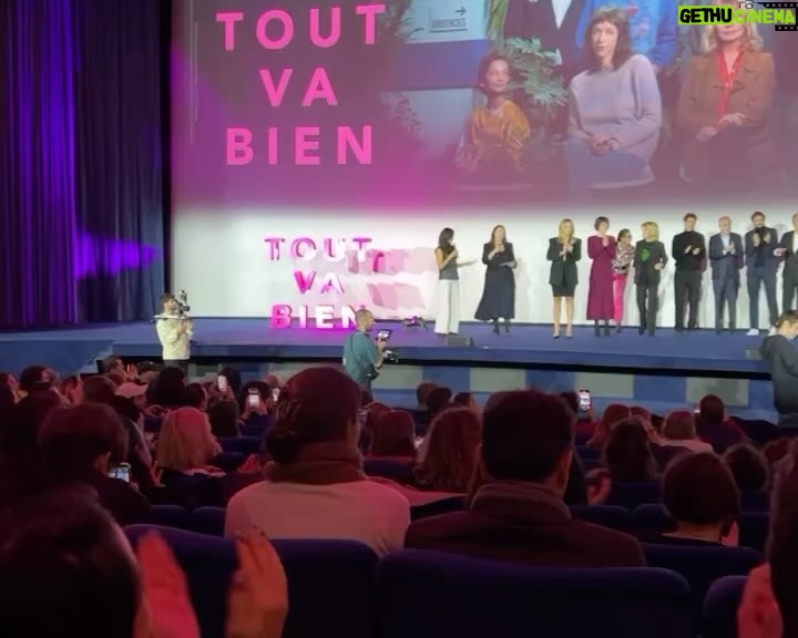 Fabienne Carat Instagram - #aboutlastnight #avantpremiere L’art de filmer avec classe, finesse et humour subtil des sujets graves … Mon dieu que ça fait du bien ces acteurs, cette réalisation, cette finesse, cette grandeur et ces musiques incroyables qui accompagnent les images avec audaces et modernité 🙏 Oui on a ri #toutvabien @disneyplusfr @olivierdisney @efira_virginie @aliocha.s @saragiraudeau @yanniklandrein @bernardlecoq_officiel @mehdi_nebbou_oh_fit_ciel @nicolegarciaofficiel @eduardonoriegateam @suzybemba @ericrochant @camille2castelnau UGC Normandy Champs Elysees