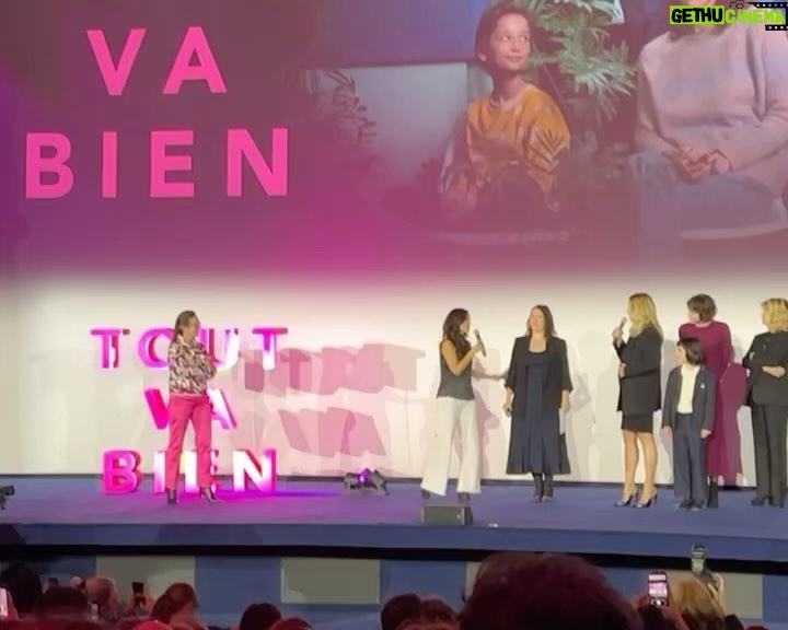 Fabienne Carat Instagram - #aboutlastnight #avantpremiere L’art de filmer avec classe, finesse et humour subtil des sujets graves … Mon dieu que ça fait du bien ces acteurs, cette réalisation, cette finesse, cette grandeur et ces musiques incroyables qui accompagnent les images avec audaces et modernité 🙏 Oui on a ri #toutvabien @disneyplusfr @olivierdisney @efira_virginie @aliocha.s @saragiraudeau @yanniklandrein @bernardlecoq_officiel @mehdi_nebbou_oh_fit_ciel @nicolegarciaofficiel @eduardonoriegateam @suzybemba @ericrochant @camille2castelnau UGC Normandy Champs Elysees