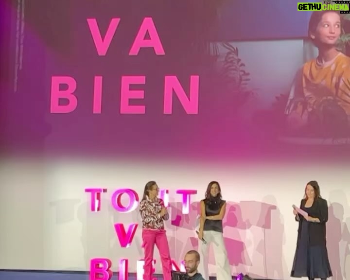 Fabienne Carat Instagram - #aboutlastnight #avantpremiere L’art de filmer avec classe, finesse et humour subtil des sujets graves … Mon dieu que ça fait du bien ces acteurs, cette réalisation, cette finesse, cette grandeur et ces musiques incroyables qui accompagnent les images avec audaces et modernité 🙏 Oui on a ri #toutvabien @disneyplusfr @olivierdisney @efira_virginie @aliocha.s @saragiraudeau @yanniklandrein @bernardlecoq_officiel @mehdi_nebbou_oh_fit_ciel @nicolegarciaofficiel @eduardonoriegateam @suzybemba @ericrochant @camille2castelnau UGC Normandy Champs Elysees