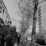 Fariborz Arabnia Instagram - ▪️فیلم خواستگاری(۱۳۴۱) کارگردان و تهیه‌کننده: ابراهیم گلستان بازیگر نقش خواهر داماد: فروغ فرخزاد موسسه‌ی ملی فیلم کانادا در سال ۱۳۴۰، ساختن فیلم کوتاهی به نام خواستگاری را به «سازمان فیلم گلستان» پیشنهاد کرد. در این فیلم، ‘فروغ فرخ‌زاد’ هم دستیار کارگردان بود و هم بازیگرِ نقشِ خواهرِ‌داماد. نقش حاج‌آقا(پدر عروس) را ابتدا قرار بود ‘جلال ‌آ‌ل‌احمد’ بازی کند که بعد از انصراف او، ‘پرویز داریوش’ این نقش را بازی کرد. ‘طوسی حایری’ نیز، نقش مادر حسن(داماد) را دارد. نقش داماد را  ‘محمود هنگوال’ بازی می‌کند. عروس هم ‘هایده تقوی’، دخترعموی ‘ابراهیم‌ گلستان’ است. شاید این اولین باری باشد که لحظاتی پر از افسون و‌ خاطره‌انگیز را بتوان از  بازی ‘فروغ فرخزاد’، آن هم با این  کیفیت خوب تماشا کرد و البته، در کنار ‘پرویز داریوش’(۴/اسفند/۱۳۰۱ تا ۱۵/اسفند/۱۳۷۹ نویسنده، شاعر، و‌ مترجم پرکار معروف ایرانی) و ‘طوسیِ حایری’(نویسنده، مترجم، و اولین گوینده‌ی زن رادیوی ملی ایران). ‘طوسی حایری’ پس از پایان تحصیلات دبیرستانی، به فرانسه رفت و از دانشگاه سوربن‌ دکتری زبان فرانسه دریافت کرد. ▪️بسته‌ی یکم، ورق بزنید و دنباله‌ی فیلم را در بسته‌ی دوم تماشا کنید.