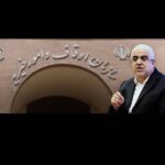 Fariborz Arabnia Instagram - ▪️روایت تکان‌دهنده‌ی ‘غلام‌علی جعفرزاده’ از یک تحقیق منتشر نشده: «گزارش مجلس نهم از تخلفات اوقاف منتشر شود، دیگر کسی وقف نمی‌کند»! در روزهای گذشته، ماجرای واگذاری موقوفه‌ی امینی‌ها در قزوین به عروس ‘حجت‌الاسلام خاموشی’، رئیس “سازمان اوقاف” و از اعضای “هیئت مؤتلفه‌ی اسلامی”، در سرخط خبرهای ایران قرار گرفت؛ موقوفه‌ای با ۱۵۰ هکتار زمین و یک دادمداری با هزار دام، که قیمت اجاره‌ی ماهانه‌ی آن تنها یک میلیون تومان تعیین شده است. گفته می‌شود این موقوفه در بدترین حالت ماهی بالای ۵۰۰ میلیون تومان درآمد دارد.  پیش‌تر، در مجلس نهم، تحقیقی در قالب یک پرونده، توسط ‘غلام‌علی جعفرزاده ایمن آبادی’، نماینده‌ی آن زمان رشت، درباره‌ی عملکرد سازمان اوقاف صورت گرفته بود که هیچ‌گاه نتایج و جزئیات آن منتشر نشد! ‘غلام‌علی جعفرزاده’ اکنون، در گفت‌وگو با “فراز”٬ از کمیسیون اصل ۹۰ مجلس خواسته تا آن گزارش را منتشر کند و جزئیات آن را به اطلاع همگان برساند./فراز