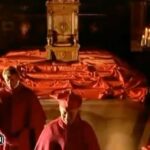 Fariborz Arabnia Instagram - ▪️سکانسی دیدنی از فیلم “جیوردانو برونو”(Giordano Bruno)، با بازی “جیان ماریا ولونته”(Gian Maria Volonté)، درباره‌ی محاکمه‌ی فیلسوف قرن ۱۶ ایتالیا توسط کلیسا در قرون وُسطا و سخنان او در مورد جایگاه و موقعیت کلیسا آیت الله ‘محقق داماد’ درمورد این محاکمه وسرنوشت این فیلسوف پس از محاکمه می‌نویسد: وقتی در۱۶۰۰ میلادی، ‘جیوردانو برونو’، فيلسوف ايتاليايی را پس از گذراندن ۸ سـال در سياه‌چال‌های خوفناك دادگاه انکيزاسيون(تفتيش عقايد) به ميدان ‘كامپودی فيوری’ شـهر رُم آورده بودند تازنده در آتش بسوزانند، او را به يك ستون‌ آهنين بستند و انبوهی ازهيزم برای سوزاندن او جمـع كردند؛ او هـم ساكت بود وچيزی نمی‌گفت. ناگهان، اتفاقی افتاد و او جمله‌‌ای به‌زبان آورد كه در تاريخ ماندنی شد. آن اتفاق اين بود كه پيرزنی نزديك شد و تكه‌ی هيزمی را که در دست داشت با آوردن نام خدا بر لب، بر روی هيـزم‌ها انداخت. ‘برونو’ گويی عمل اين پيرزن مغز استخوانش را سوزانده بود، سکوتش را شکست و گفت «لعنت بر اين جهل مقدست!» در چنين جهلی، شخص جاهل می‌سوزد اما برای خدا می‌سوزد. گرسنگی، فقر، فلاكت، بيماری، جنگ و دشمنی، جنايت و آدمكشی، همه را به قصد قربت تحمل می‌كند و جالب اين كه، از هر گونه روشـــنگری نیز می‌هراسد! ▪️ویدیو و نوشتار برگرفته از صفحه‌ی دیگران