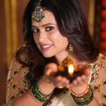 Farina Azad Instagram - Happy karthigai deepam makale Makeup @aarthy_hairandmakeup💄 Hairdo @shalini_hairartist❤️ Costume👗 @frontiers_fashion_lounge ❤️ Jewellery @chennai_jazz ❤️ Photography @eyeclickzstudio❤️